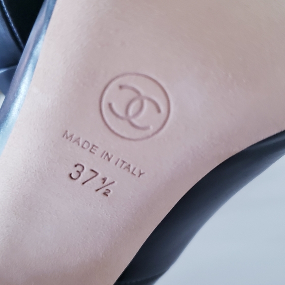 CHANEL NIB Black Leather CC Logo Silver Chain Peep Toe Cork Heel Pumps 37.5 - Picture 6 of 11